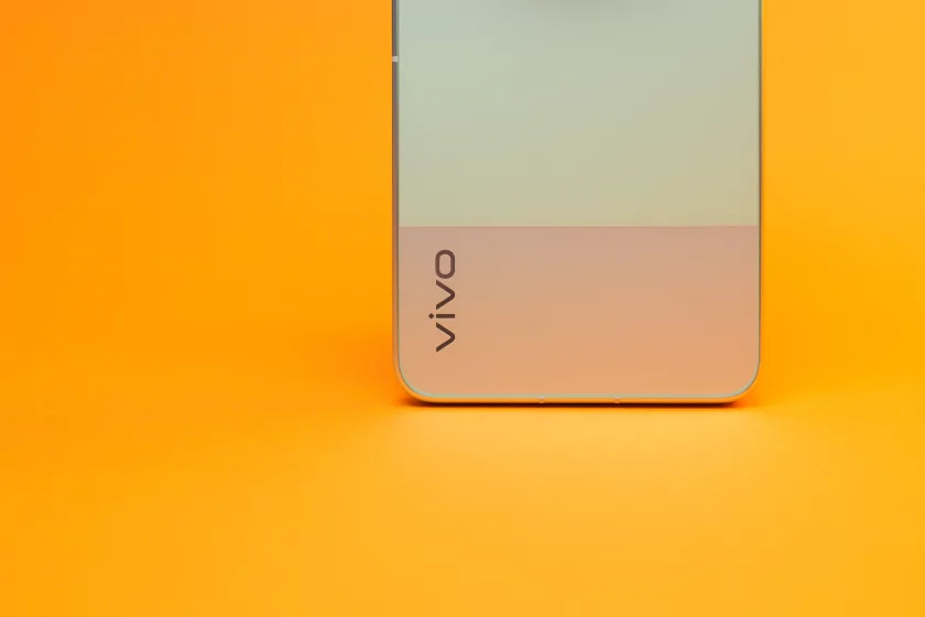 Я думал, смартфоны меня больше не удивят. Но потом на обзор приехал vivo X300 Ultra — вот чем хорош — Дизайн. 1