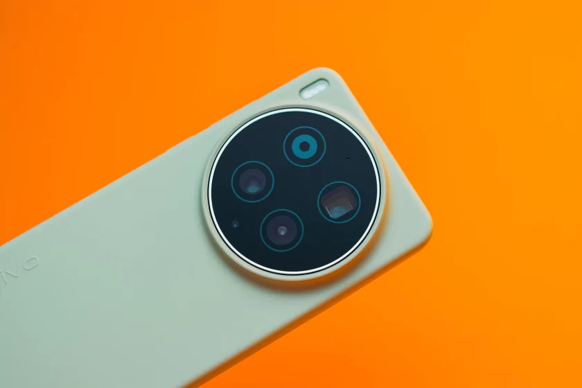 Я думал, смартфоны меня больше не удивят. Но потом на обзор приехал vivo X300 Ultra — вот чем хорош — Дизайн. 6