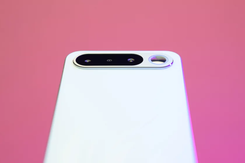 Зачем смартфону зеркало на задней крышке? Обзор realme 16 5G