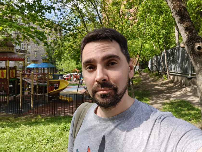 Зачем смартфону зеркало на задней крышке? Обзор realme 16 5G