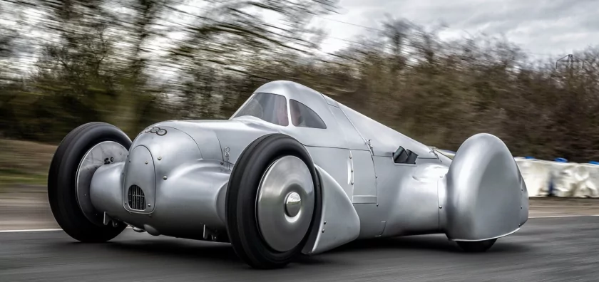 Audi воссоздала необычный гоночный автомобиль: в 1935 году он установил рекорд скорости