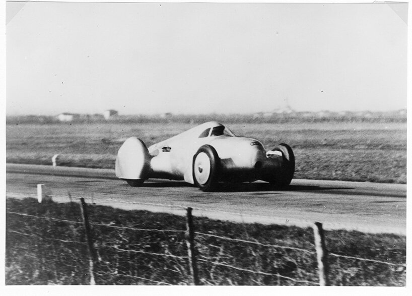 Audi воссоздала необычный гоночный автомобиль: в 1935 году он установил рекорд скорости