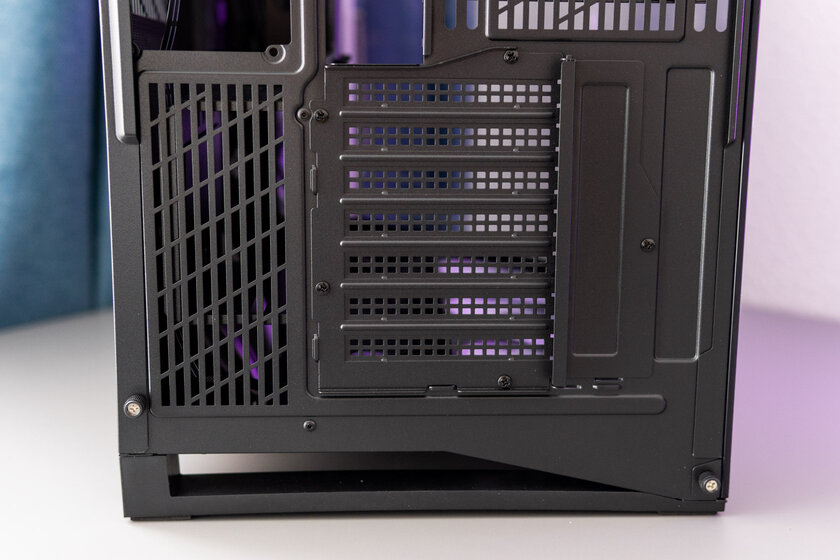 Этот ПК-корпус действительно похож на аквариум. Обзор необычного GameMax NEX C56 VC — Шасси. 2
