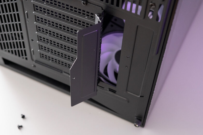 Этот ПК-корпус действительно похож на аквариум. Обзор необычного GameMax NEX C56 VC — Шасси. 3