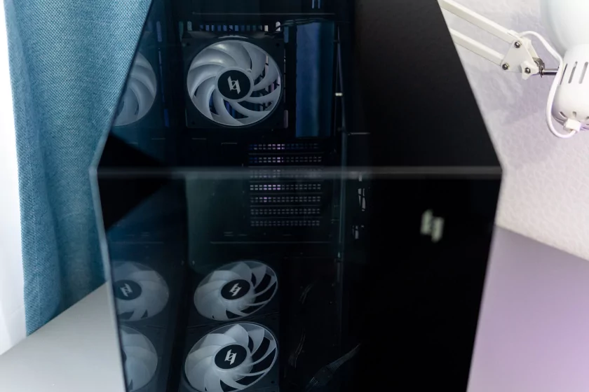 Этот ПК-корпус действительно похож на аквариум. Обзор необычного GameMax NEX C56 VC — Дизайн корпуса. 4