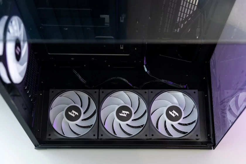 Этот ПК-корпус действительно похож на аквариум. Обзор необычного GameMax NEX C56 VC — Шасси. 9