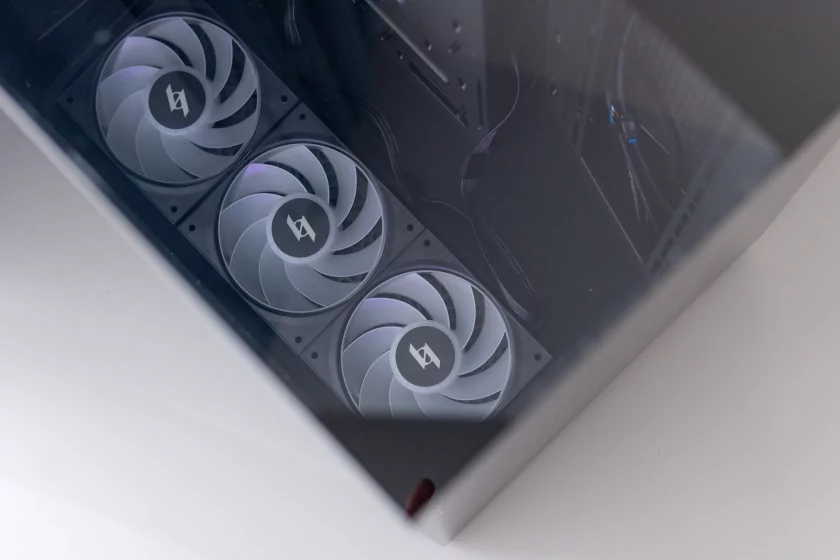 Этот ПК-корпус действительно похож на аквариум. Обзор необычного GameMax NEX C56 VC — Комплект поставки. 8