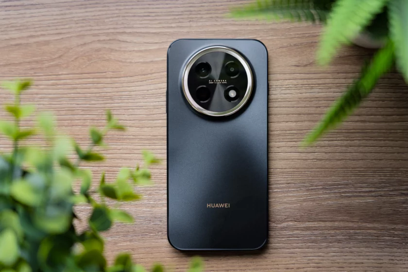 Не гнётся, живёт два дня и круто снимает: обзор HUAWEI nova 15 Max