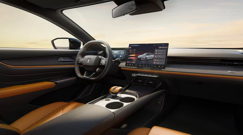 Changan привёз в Россию новый UNI-V 2.0T — спортивный лифтбэк с классическим «автоматом»