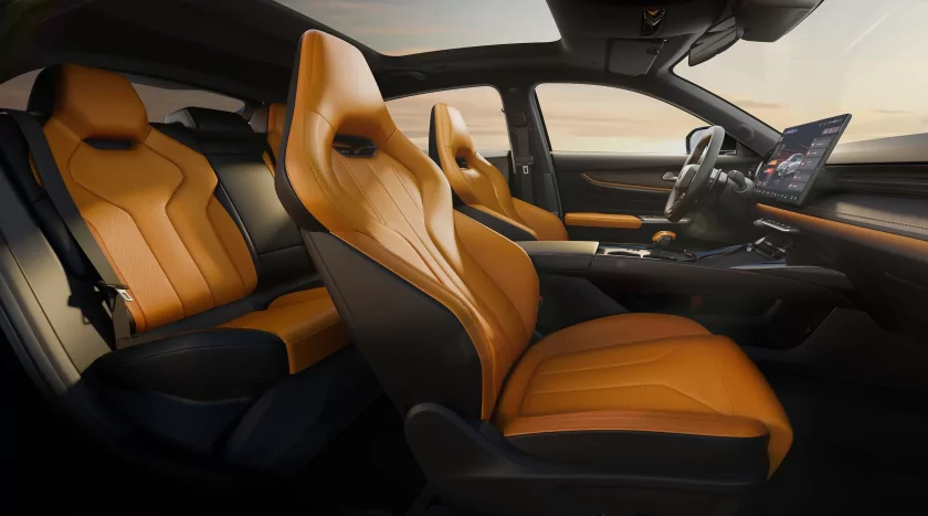 Changan привёз в Россию новый UNI-V 2.0T — спортивный лифтбэк с классическим «автоматом»
