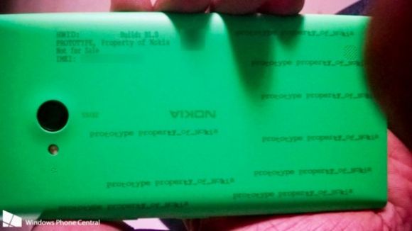 Утекли фотографии "сэлфи-фона" Nokia Lumia 730