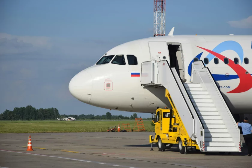 Глава Минтранса РФ: попасть в самолёт можно будет через Max