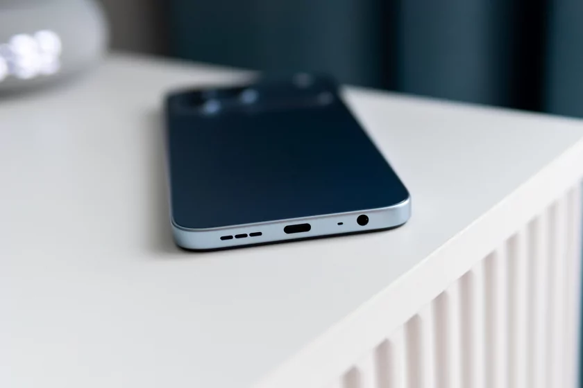 Долгоиграющий смартфон за разумные деньги: обзор TECNO Spark 50 — Дизайн корпуса. 1