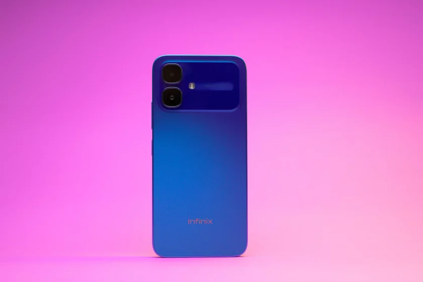 В чём подвох ультрабюджетного смартфона: обзор Infinix SMART 20 в реальных условиях — Дизайн. 1