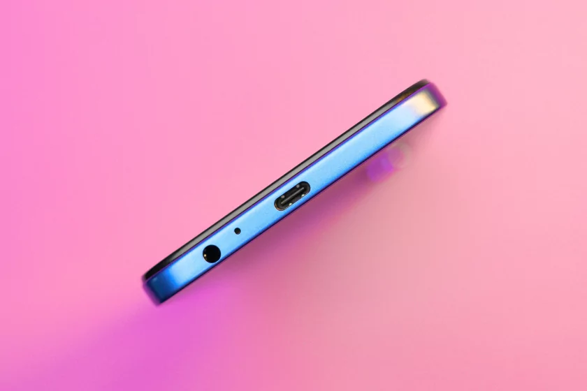В чём подвох ультрабюджетного смартфона: обзор Infinix SMART 20 в реальных условиях — Дизайн. 5