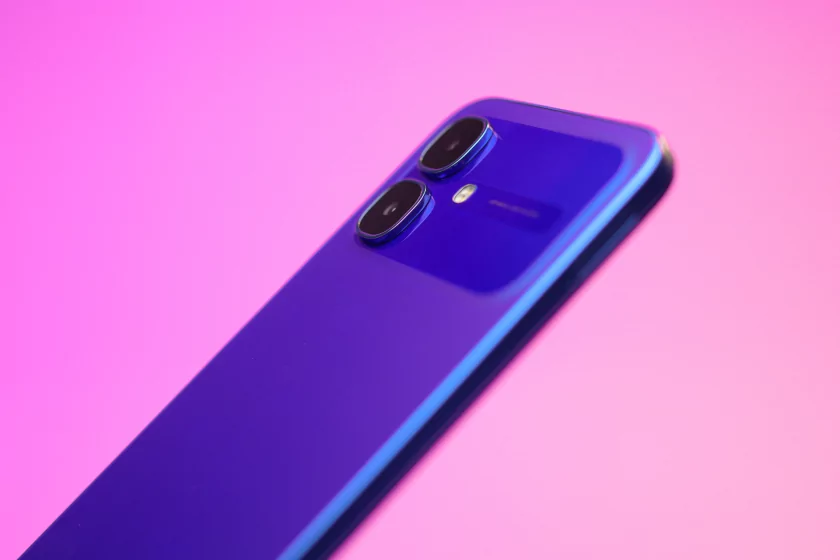 В чём подвох ультрабюджетного смартфона: обзор Infinix SMART 20 в реальных условиях — Дизайн. 6