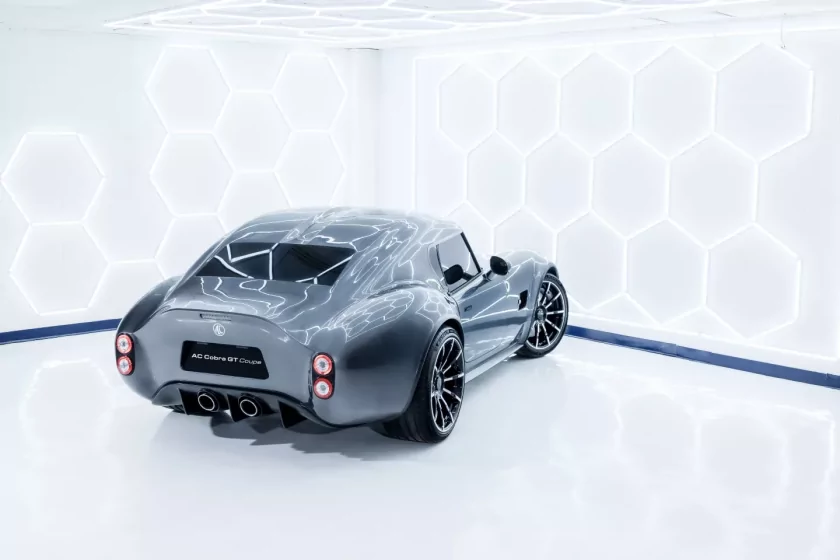 Представлен Cobra GT Coupe — брутальный и свирепый автомобиль от старейшей автокомпании
