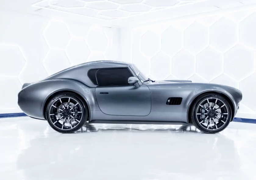 Представлен Cobra GT Coupe — брутальный и свирепый автомобиль от старейшей автокомпании