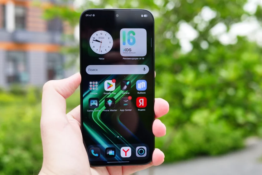 Настоящий геймерский, а не просто мощный смартфон. Обзор Infinix GT 50 Pro с СЖО и триггерами — Дисплей. 1