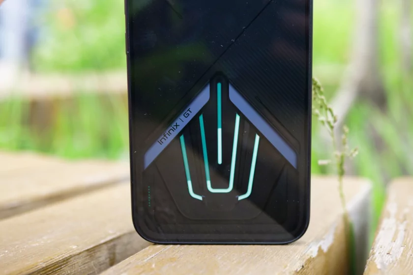 Настоящий геймерский, а не просто мощный смартфон. Обзор Infinix GT 50 Pro с СЖО и триггерами — Дизайн. 4