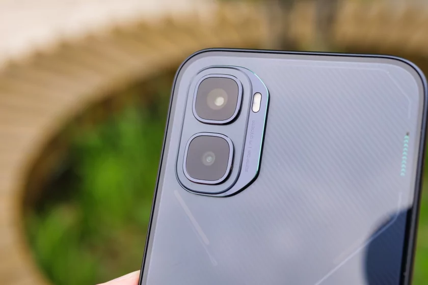 Настоящий геймерский, а не просто мощный смартфон. Обзор Infinix GT 50 Pro с СЖО и триггерами — Дизайн. 7