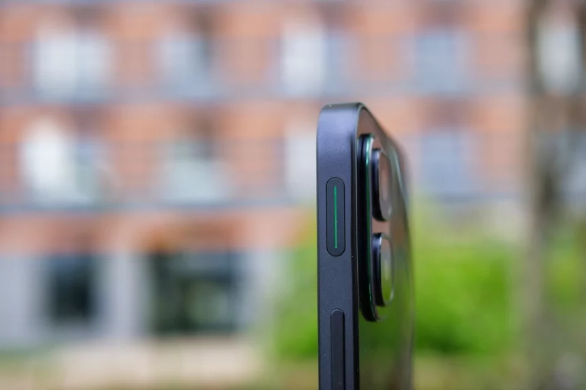 Настоящий геймерский, а не просто мощный смартфон. Обзор Infinix GT 50 Pro с СЖО и триггерами — Дизайн. 8