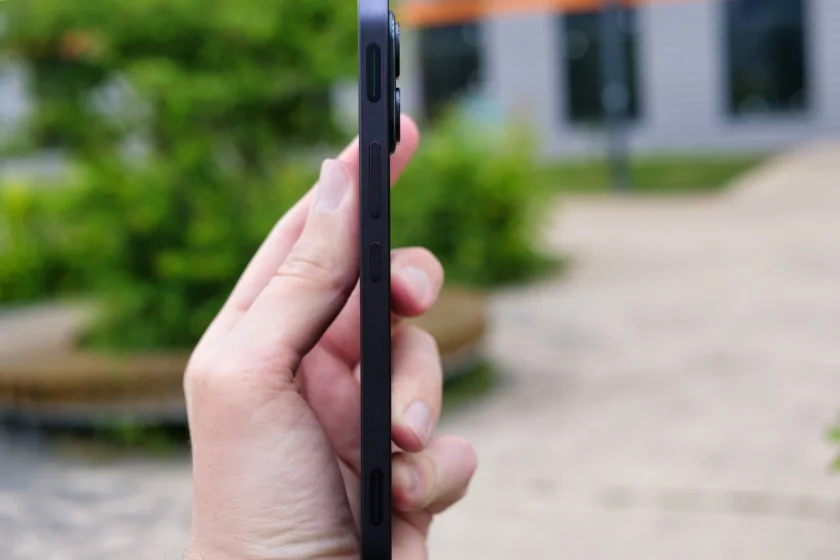 Настоящий геймерский, а не просто мощный смартфон. Обзор Infinix GT 50 Pro с СЖО и триггерами — Дизайн. 14