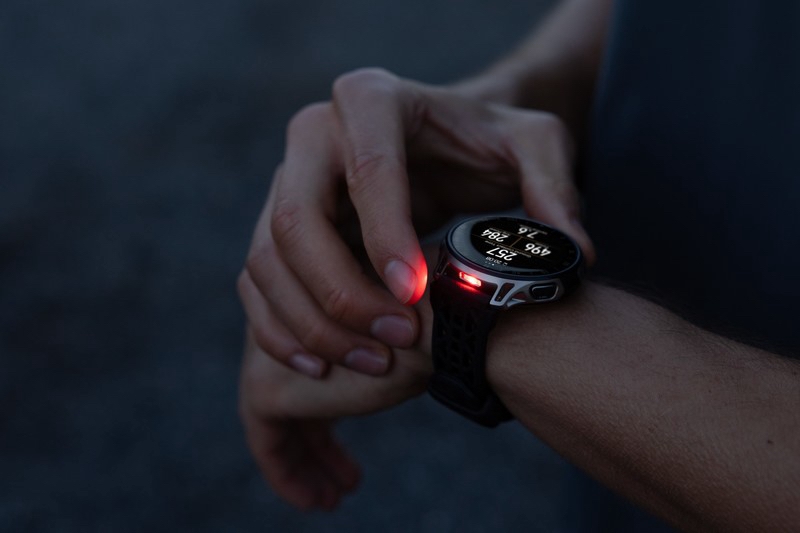 Amazfit представила в России титановые Cheetah 2 Pro — умные часы для профессиональных марафонцев