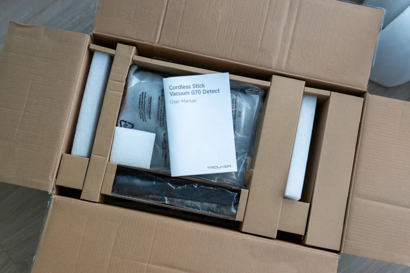 Убирает вплотную к стенам и сам настраивает мощность: обзор Trouver D70 Detect — Комплект поставки. 2