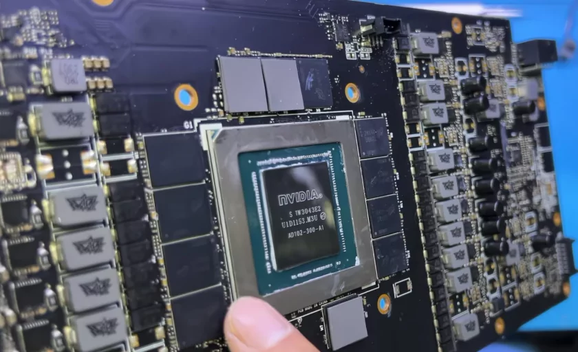 Обнаружена новая подделка на NVIDIA GeForce RTX 4090 с пластиком вместо чипа
