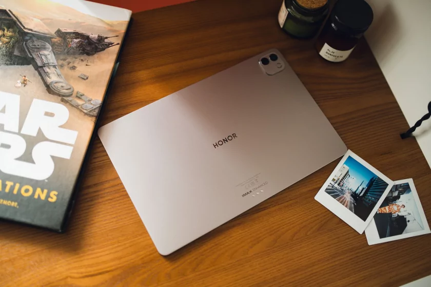 165 Гц, ультратонкий корпус и продвинутая многозадачность: обзор HONOR MagicPad 4 — Автономность и зарядка. 1