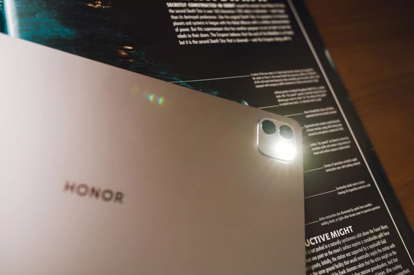 165 Гц, ультратонкий корпус и продвинутая многозадачность: обзор HONOR MagicPad 4 — Дизайн. 4