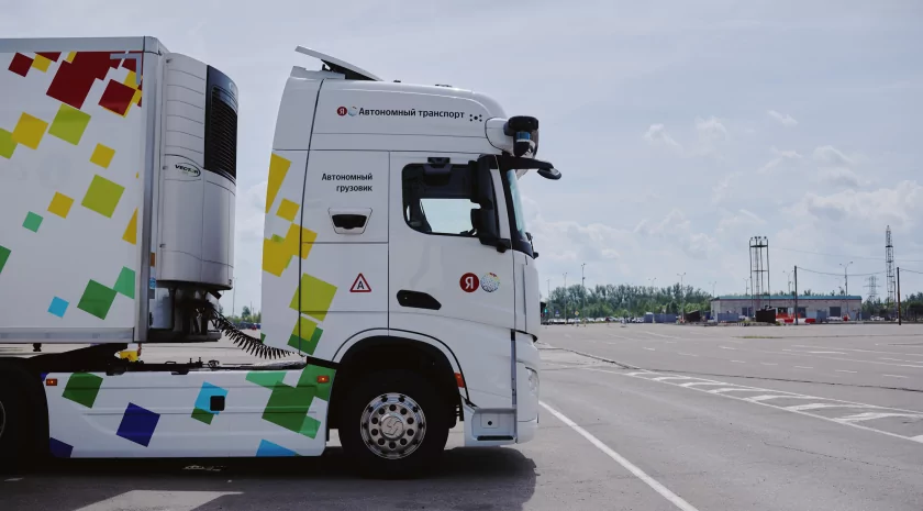 Автономный грузовик проехал 700 км от Москвы до Санкт-Петербурга без участия человека