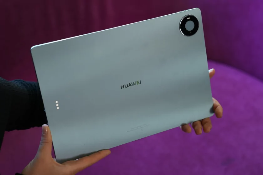 Превращается в ноутбук и отлично снимает: обзор планшета HUAWEI MatePad Pro Max — Дизайн корпуса. 6