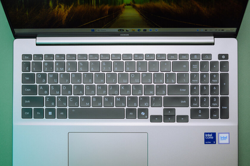 Прочный ноутбук с внушительным временем автономной работы: обзор HONOR MagicBook 16 2026 — Клавиатура и тачпад. 2