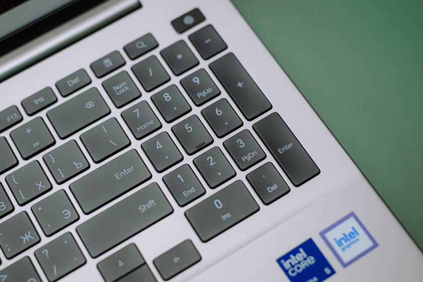 Прочный ноутбук с внушительным временем автономной работы: обзор HONOR MagicBook 16 2026 — Клавиатура и тачпад. 4