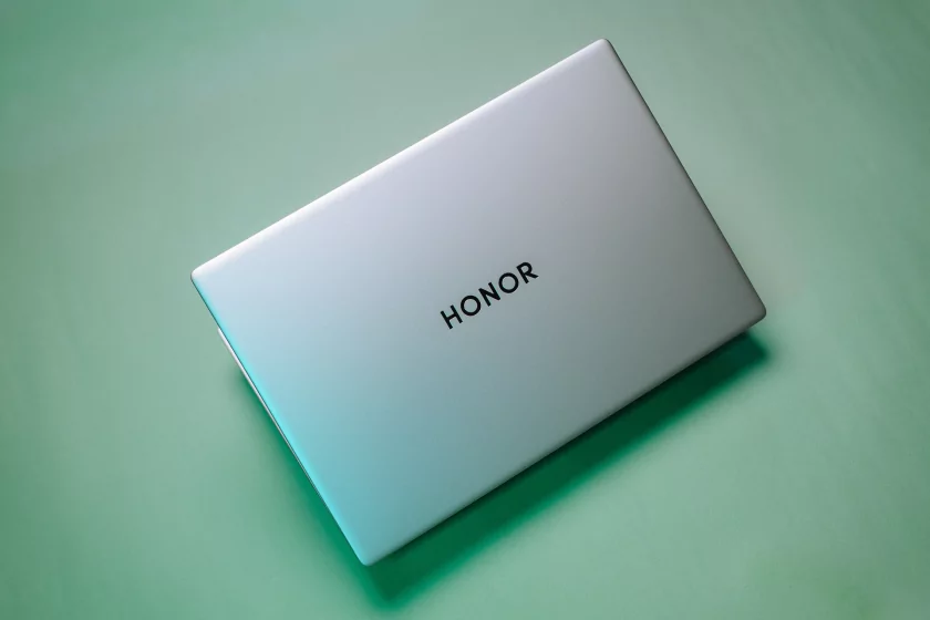 Прочный ноутбук с внушительным временем автономной работы: обзор HONOR MagicBook 16 2026