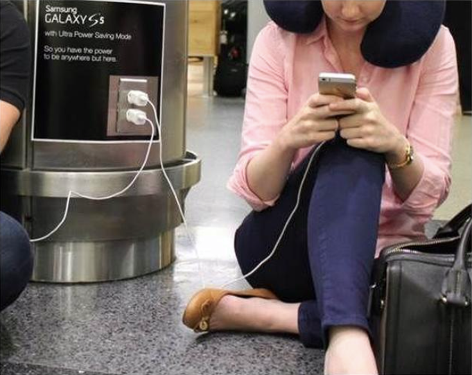 Samsung снова троллит Apple