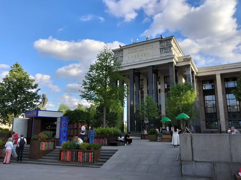Выносливый, яркий и по разумной цене: обзор realme P4 — Качество снимков. 1