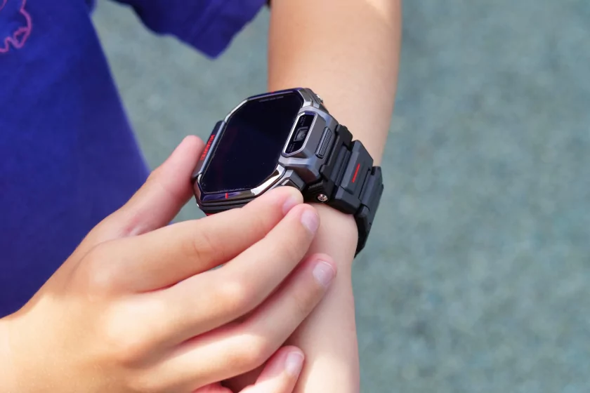 Две камеры и откидной дисплей: обзор детских часов HUAWEI WATCH KIDS X1 Pro — Отзыв. 1