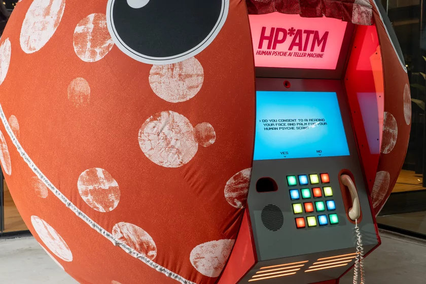 Студия ENESS превратила старый банкомат в «гадалку» с искусственным интеллектом