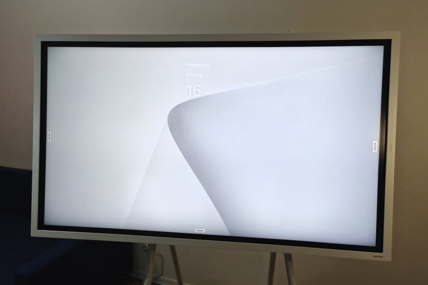 Цифровой флипчарт на 55 дюймов с удобной подставкой: обзор Samsung Flip WM55FX — Подставка. 2