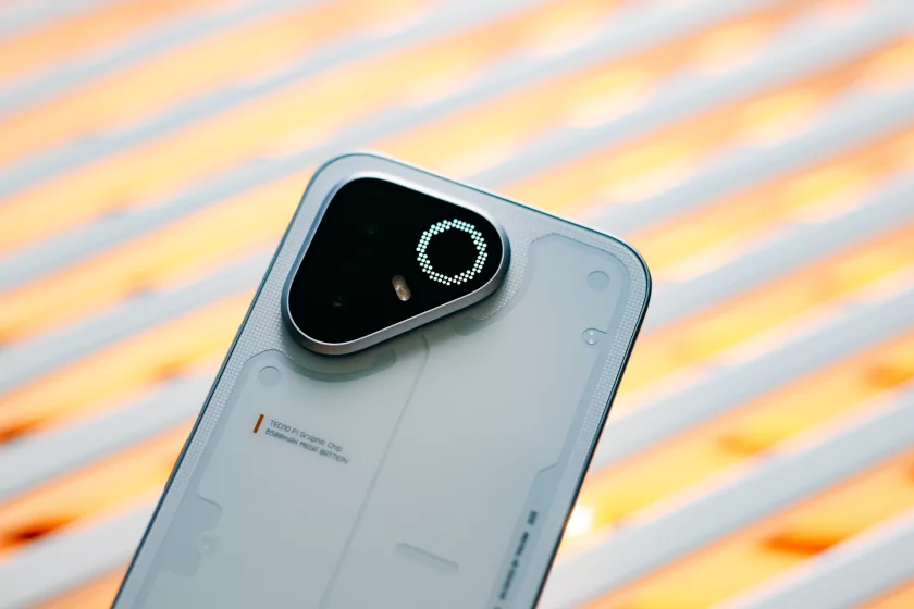 Дополнительная кнопка, мини-экран и батарея на 6 лет: обзор TECNO POVA 8 Pro 5G — Дизайн корпуса. 10