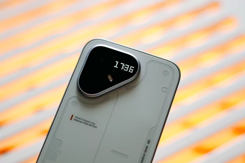 Дополнительная кнопка, мини-экран и батарея на 6 лет: обзор TECNO POVA 8 Pro 5G — Дизайн корпуса. 15