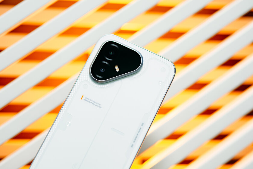 Дополнительная кнопка, мини-экран и батарея на 6 лет: обзор TECNO POVA 8 Pro 5G — Отзыв. 1