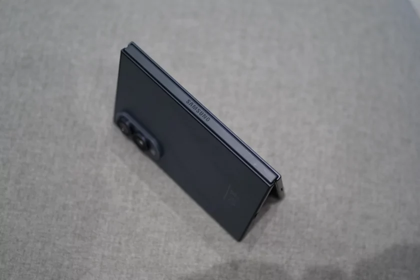 «Квадратный» смартфон, Ultra-флагман и умные часы: что Samsung показала на Galaxy Unpacked