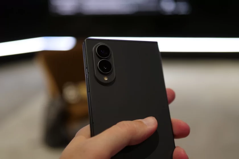 «Квадратный» смартфон, Ultra-флагман и умные часы: что Samsung показала на Galaxy Unpacked