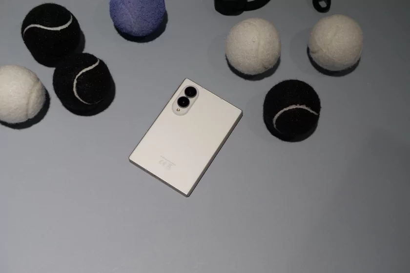 «Квадратный» смартфон, Ultra-флагман и умные часы: что Samsung показала на Galaxy Unpacked