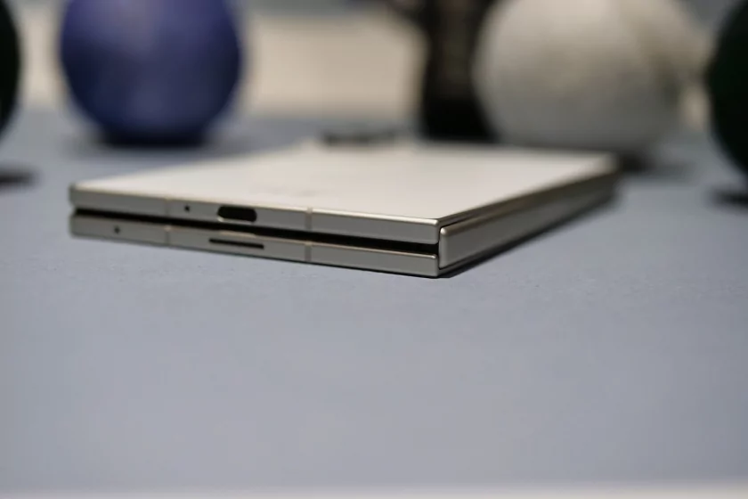 «Квадратный» смартфон, Ultra-флагман и умные часы: что Samsung показала на Galaxy Unpacked