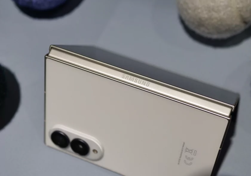 «Квадратный» смартфон, Ultra-флагман и умные часы: что Samsung показала на Galaxy Unpacked
